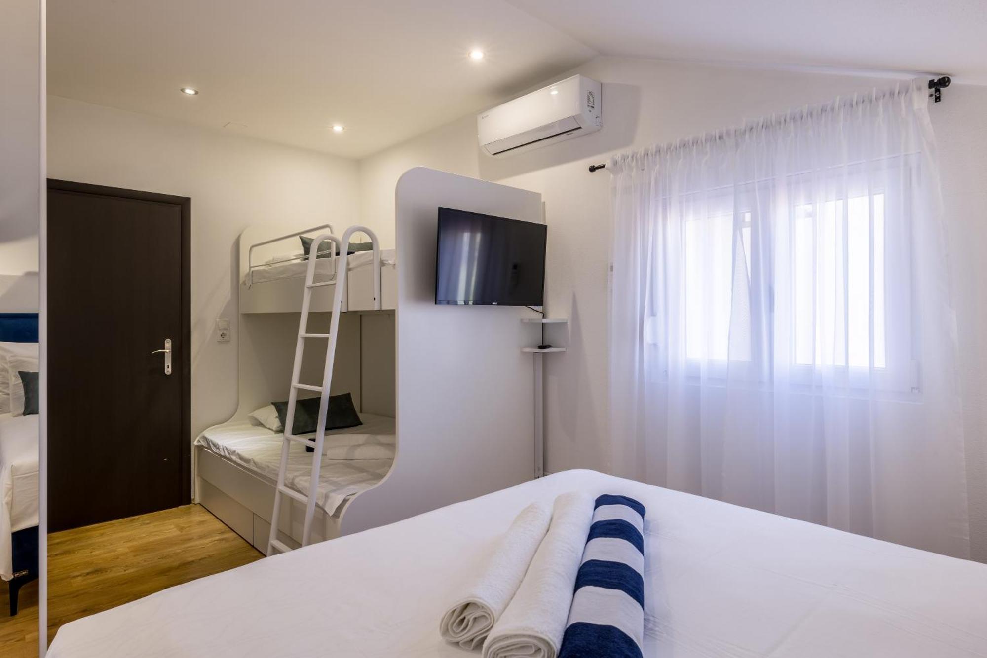 Sun Castle Holiday House Babic Kaštel Stari المظهر الخارجي الصورة