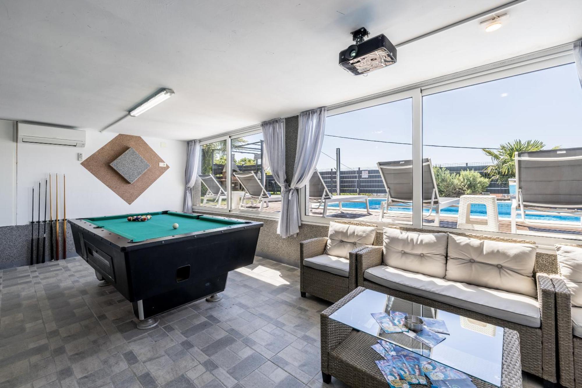 Sun Castle Holiday House Babic Kaštel Stari المظهر الخارجي الصورة